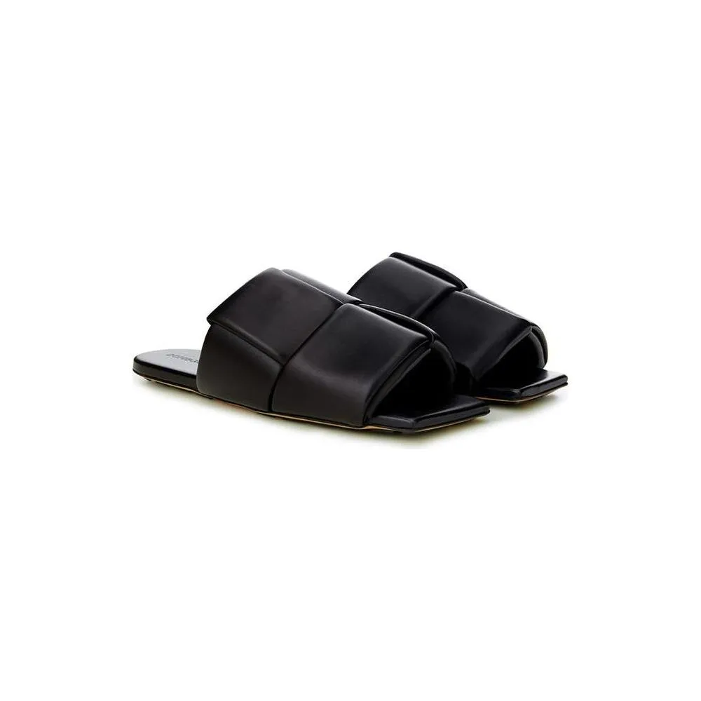 Bottega Veneta Elegant Black Leather Sandals