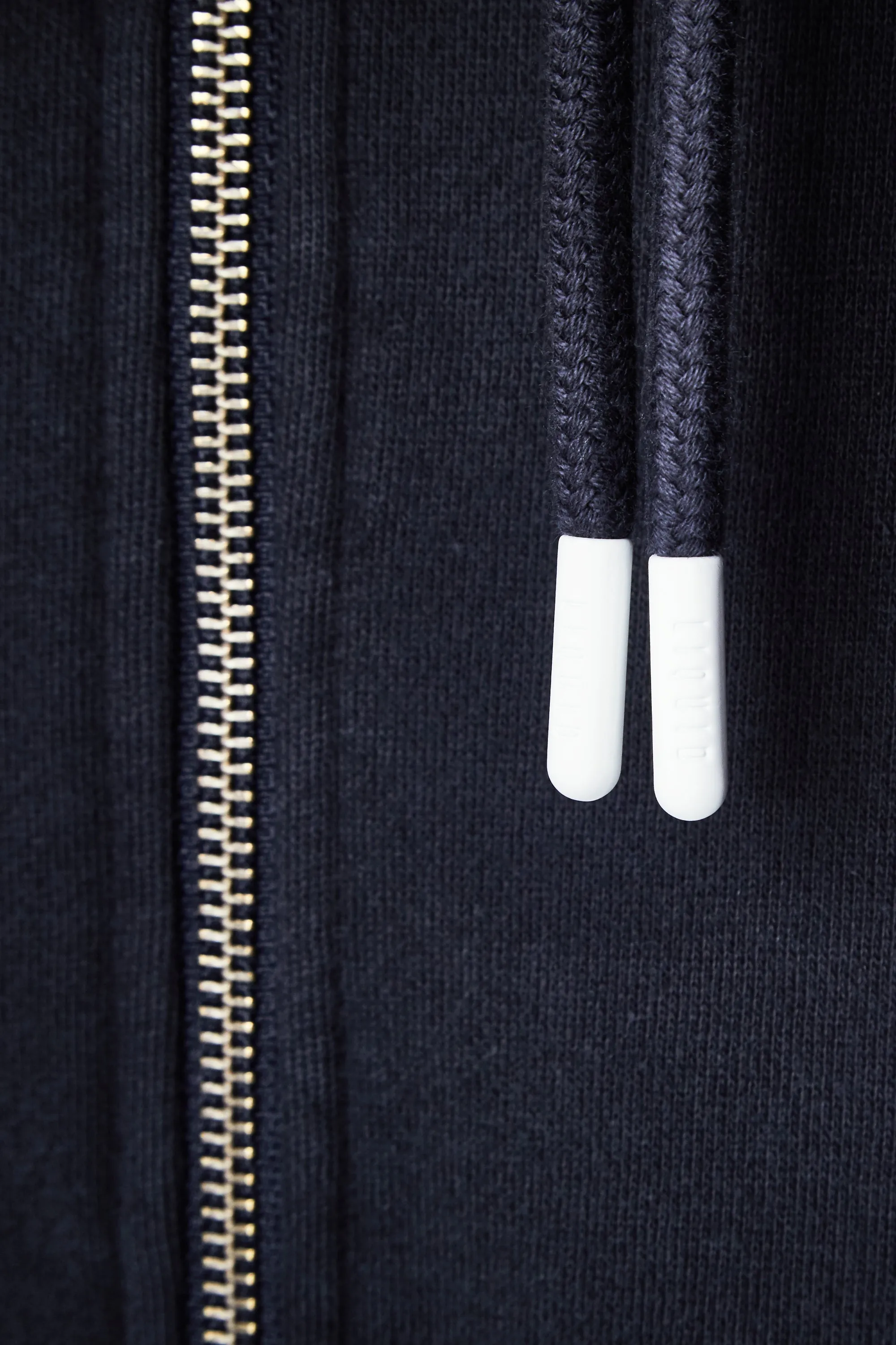 CREST ZIP UP HOODIE